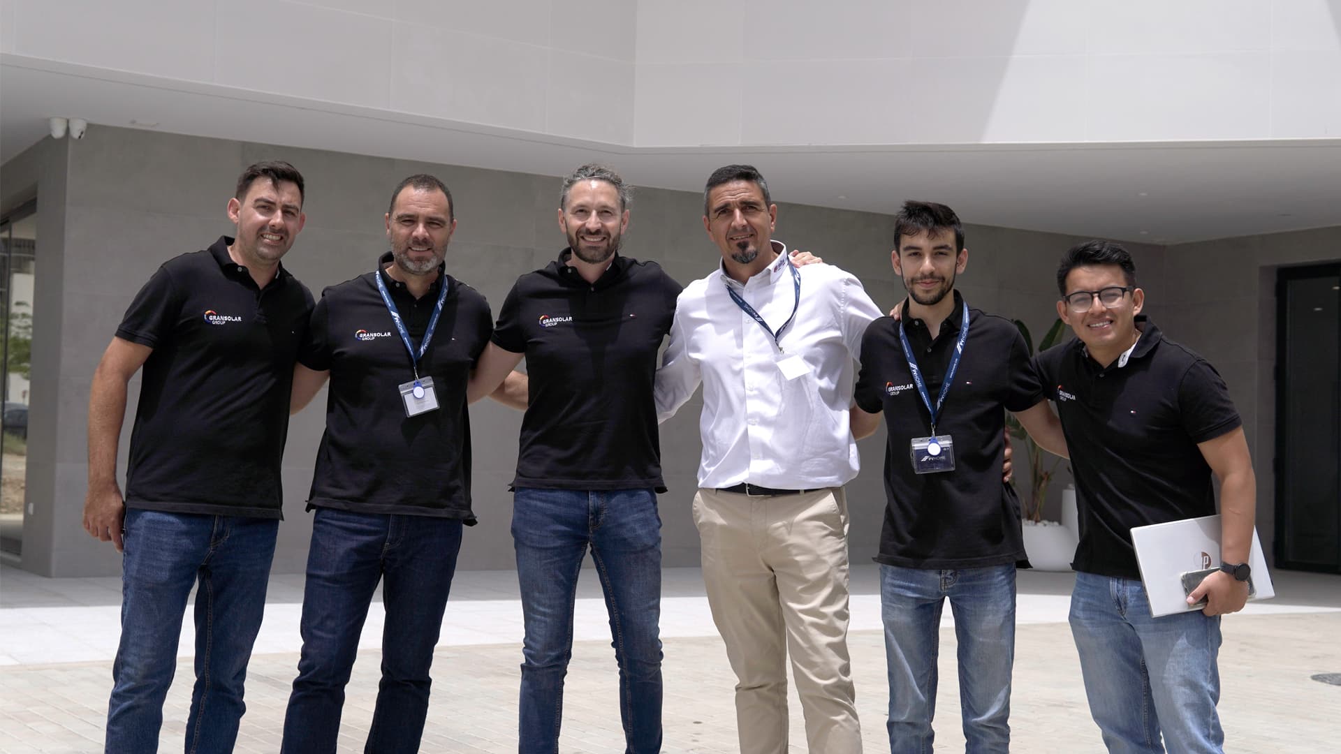 Se muestra al equipo de PVHome en las instalaciones del PITA